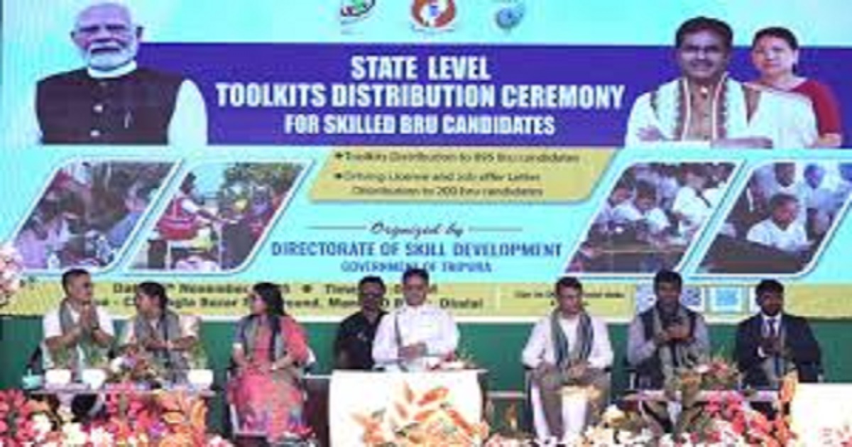 পুনর্বাসন দেওয়া ব্লু পরিবারগুলির ১ জন করে সদস্যকে দক্ষতা উন্নয়নে প্রশিক্ষণ দেওয়া হবে : মুখ্যমন্ত্রী