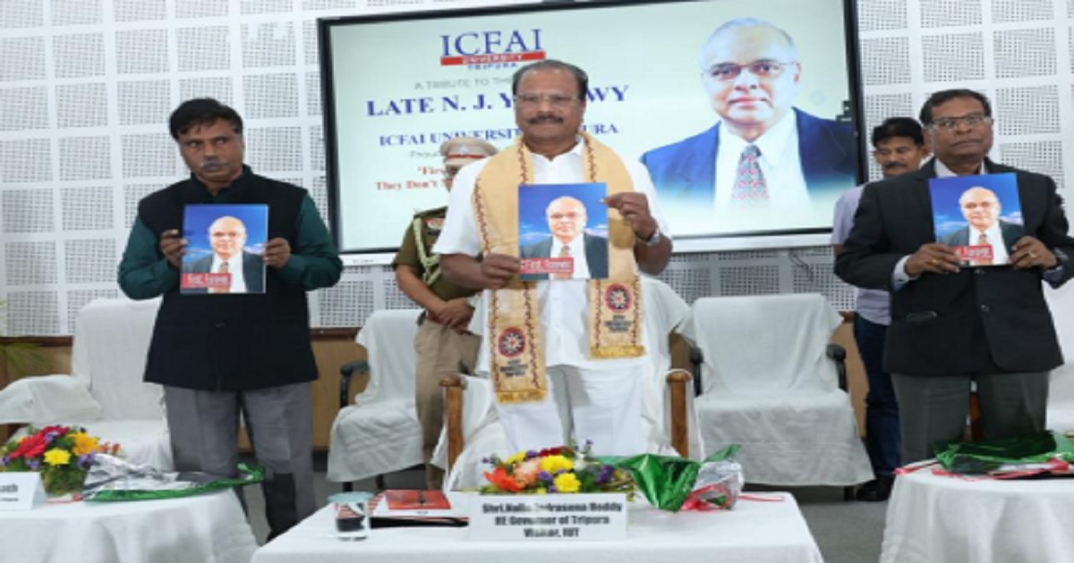 ইকফাই বিশ্ববিদ্যালয়ে বইয়ের আবরণ উন্মোচন করলেন রাজ্যপাল