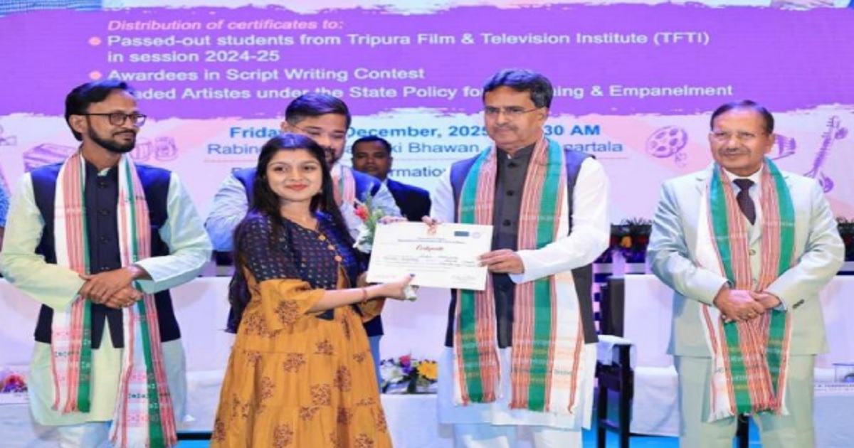 চলচ্চিত্র হলো সমাজের দর্পণ : মুখ্যমন্ত্রী