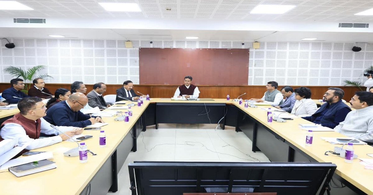 ফিল্ড অফিসারদের ক্ষেত্র পর্যায়ে গিয়ে কাজের নিয়মিত তদারকি করতে হবে : মুখ্যমন্ত্রী