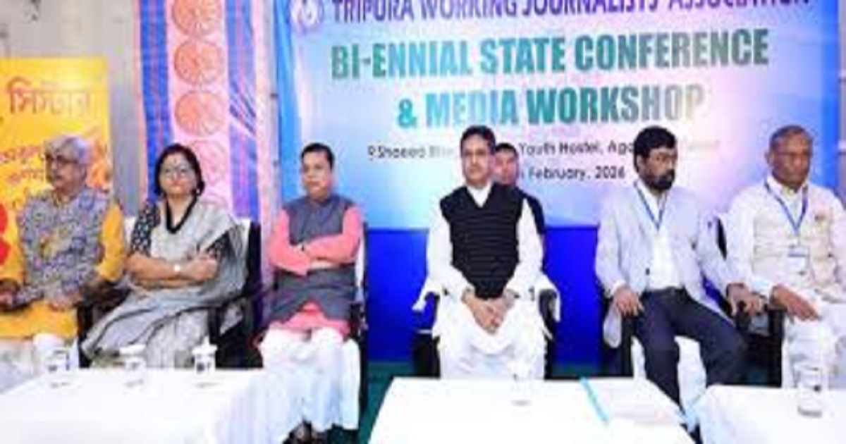 বর্তমান সময়ের সাথে সামঞ্জস্য রেখে সততা ও নিষ্ঠার সাথে সংবাদ পরিবেশন করতে হবে : মুখ্যমন্ত্রী