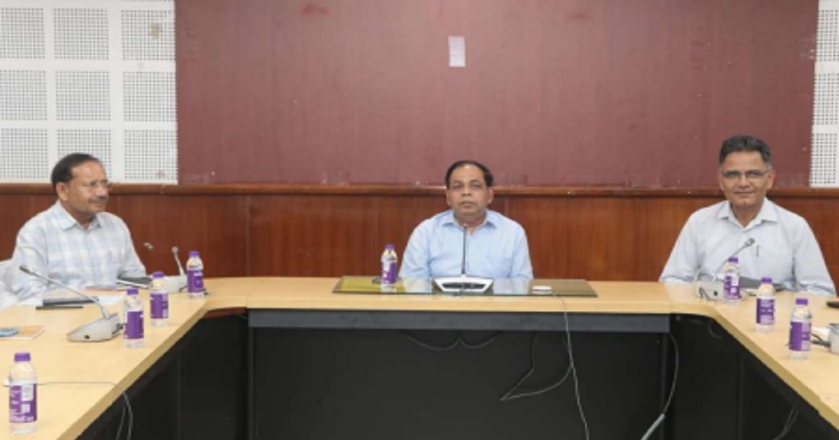 পেট্রোপণ্য সহ নিত্যপ্রয়োজনীয় সামগ্রী সরবরাহ অক্ষুন্ন রাখতে মুখ্যসচিবের সভাপতিত্বে বৈঠক