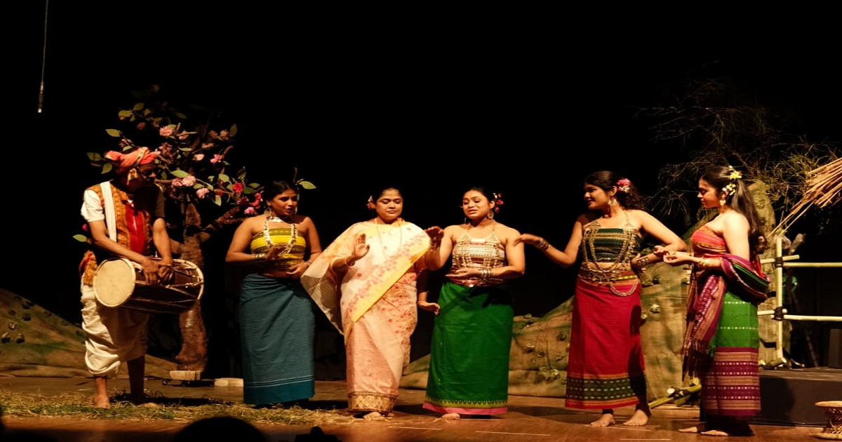 A Review of the third staging of the play Rangchak ni Khumpui in Muktodhara hall