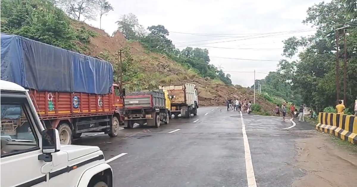NH-208 stretch between Kailasahar and Kumarghat blocked by rain and landslide