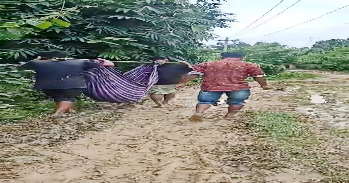 No Ambulance! Villagers Carry Patients on Their Shoulders in Damchhara
