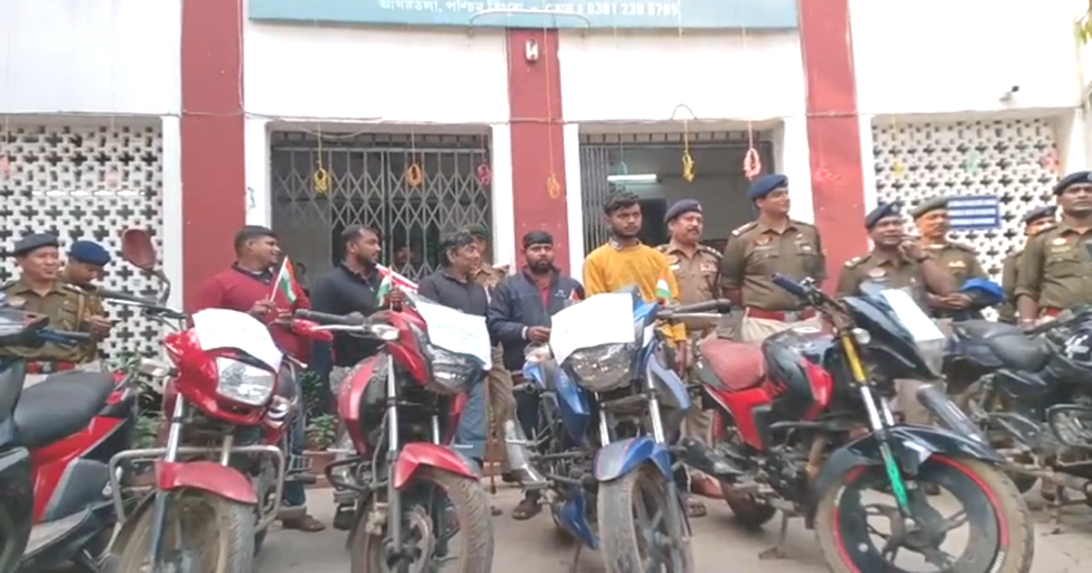 Ten stolen motor bikes returned to owners after recovery, FIR against Bajaj show-room
