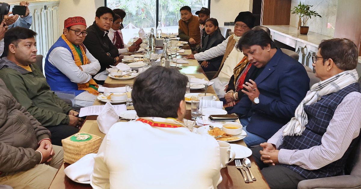 Union Minister Shri Jyotiraditya M. Scindia meets Dr. Arijit Das, State Civil Awardee for Scientific and Environmental Activities–2026