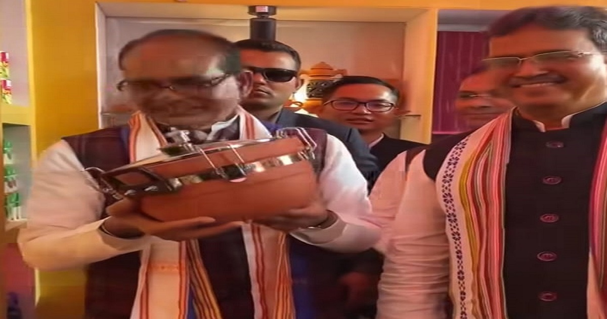 Union Minister Shivraj Singh Chouhan Praises Tripura Women for Clay Pressure Cooker, Assures 125 Days Work Guarantee through VB-G RAM G