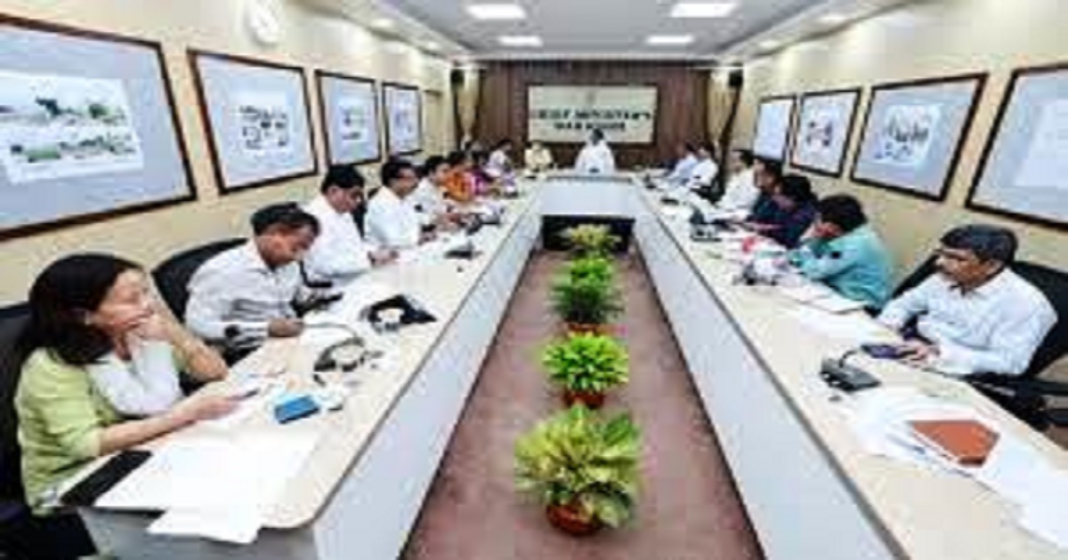 Chief Minister Reviews Agartala Smart City Projects, Calls for Faster Completion and Maintained Quality