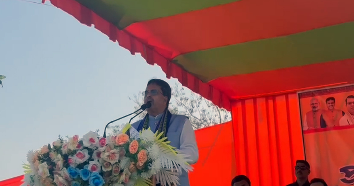 CM issues veiled warning to persons misusing posts to attack media , accepts joining in party