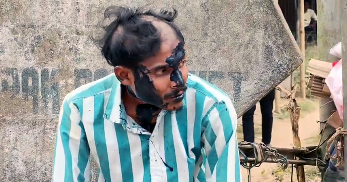 Suspected extra-marital affair leads to humiliation of paramour by the husband of immoral lady