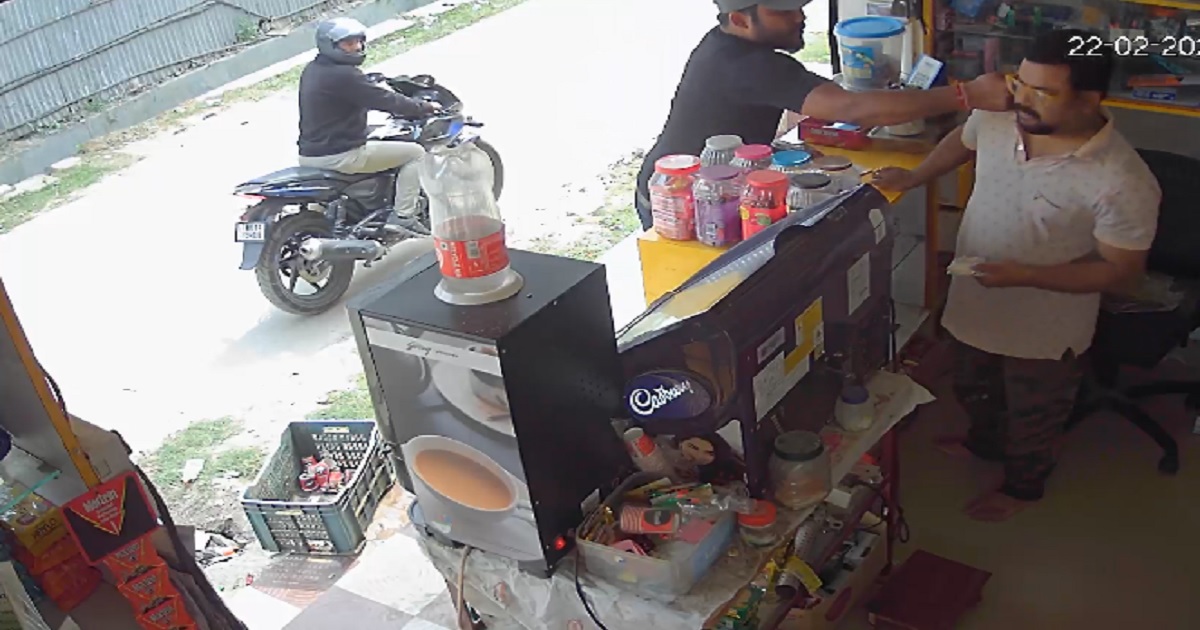 Daylight Robbery at Agartala’s Ramnagar 6 Second Crossing: Two Miscreants Snatch Shop Owner’s Gold Chain