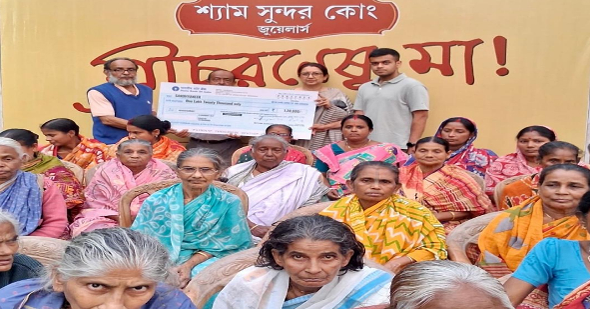 Shyam Sundar Co Jewellers presented ~`Sricharaneshu Ma~` at ~`Sandhyaneer~`, on Monday