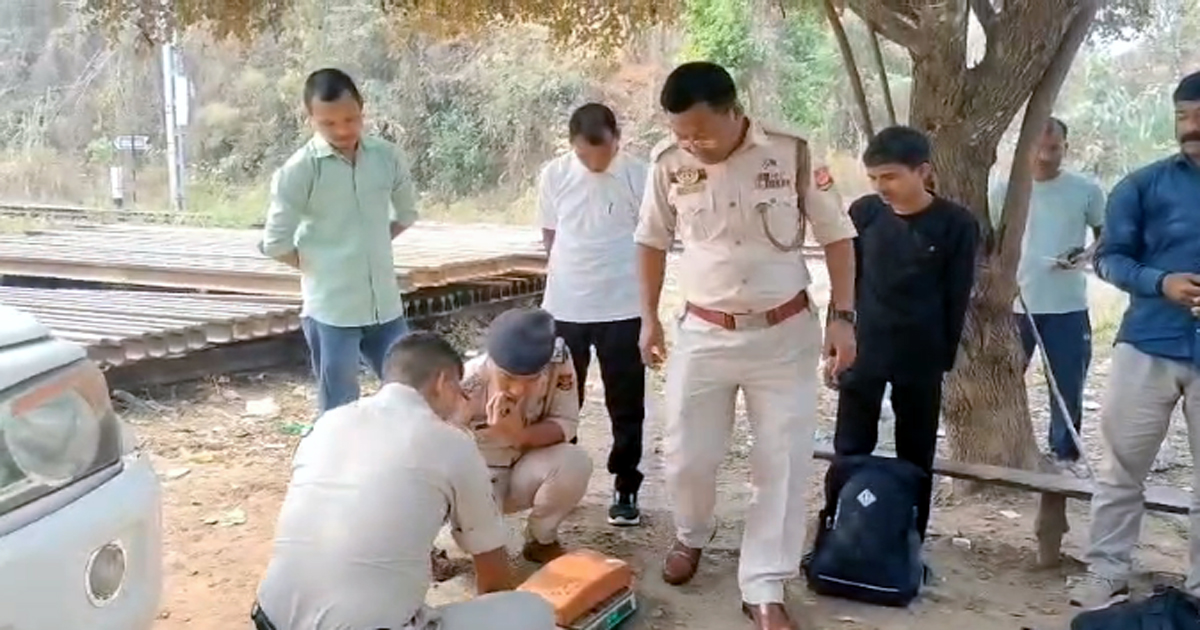 Two Biharis nabbed by  police with ‘Ganja’ (cannabis) stock from Mungiakami police station