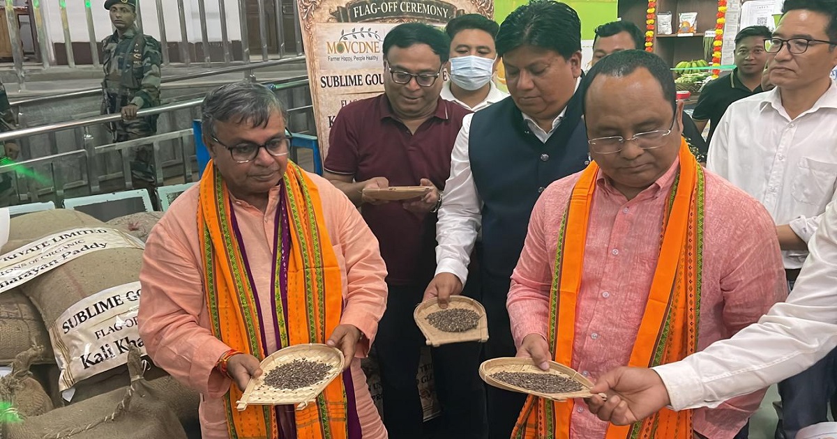 Tripura’s Aromatic ~`Harinarayan~` and ‘Kali Khasa’ Rice Flagged Off for Export from Agartala Railway Station