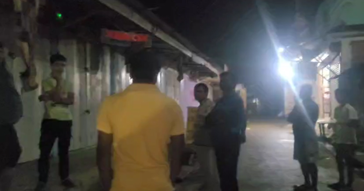 Businessman robbed of Rs 6 lakhs , pushed and sprayed with chemical by snatchers