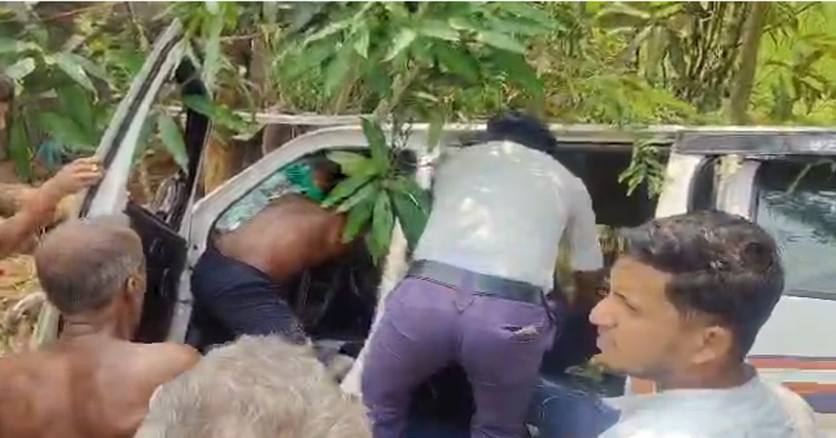 Five injured as police Vehicle meets accident from brake failure in Charilam, OC Ajit Debbarma in GBP taking care of colleagues