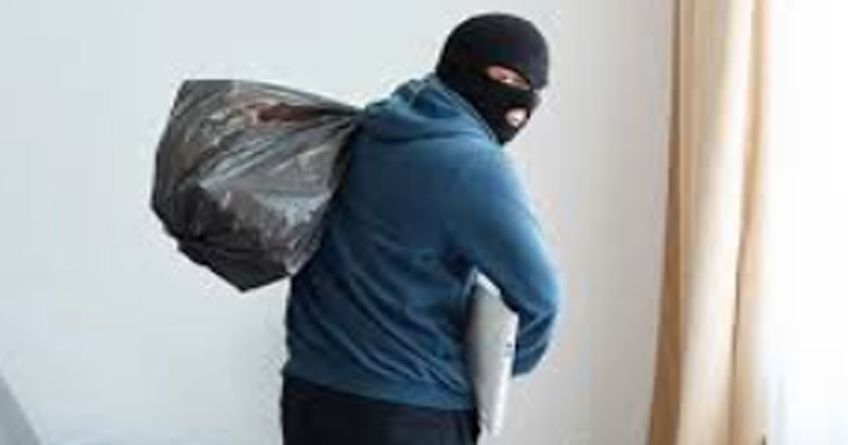 Daring theft in two shops in Belonia town within stone’s throw of the police station
