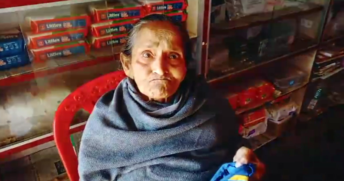 Teliamura SDMO Raja Jamayta ill-treats octogenarian female patient , throws her out of room