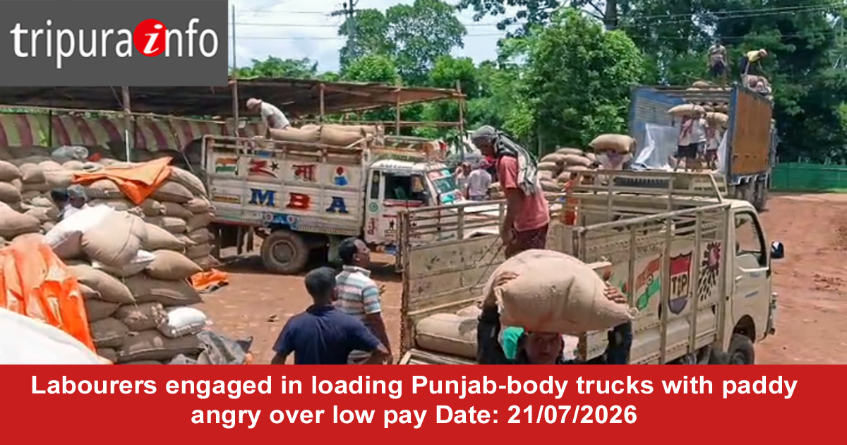 Labourers engaged in loading Punjab-body trucks with paddy angry over low pay